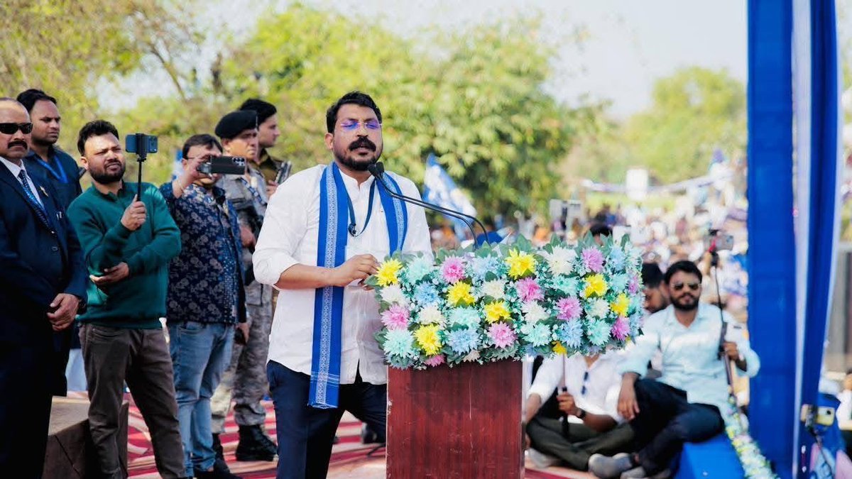 दिल से आभार जौनपुर 

ऐतिहासिक स्वागत, अपार जनसमर्थन और जोश से भरी मौजूदगी के लिए जौनपुर की जनता को दिल की गहराइयों से धन्यवाद 🙏

यह कारवां अब रुकेगा नहीं; सामाजिक न्याय और सम्मान की लड़ाई और मजबूती से आगे बढ़ेगी। #ASP_K_Mission2027
#UPMaangeChandraShekharAzad