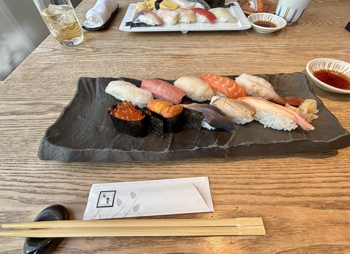 少し遅めの昼飯
今日はスシローで...😂