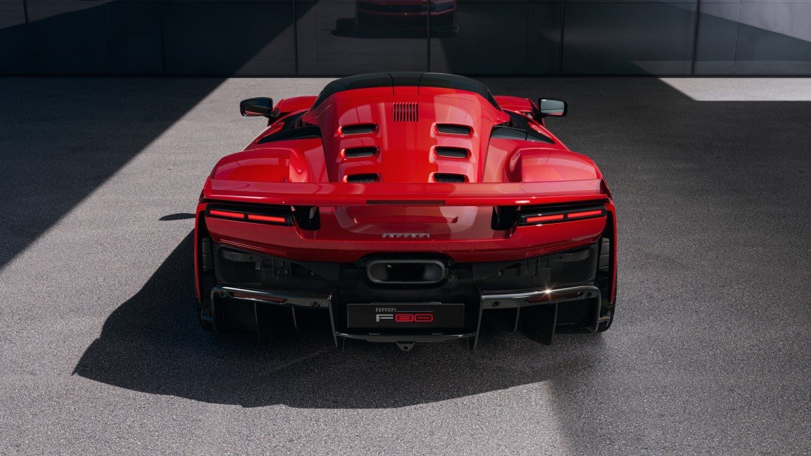 CrunkInc's tweet image. the all new F80 … major motion 🏎️🏎️🏎️ @ferrari 

Year of the  Fire Horse (赤馬年) 
by @hovahseroussi 
Courtesy of @RocNationDistro 
and @GreenThumbLodge 

Available on all platforms 
rnd.fm/year-of-the-fi…

#GTL44 #Kohai #Greenthumblodge44 #CityofLondon #Atlanta #CityBoys