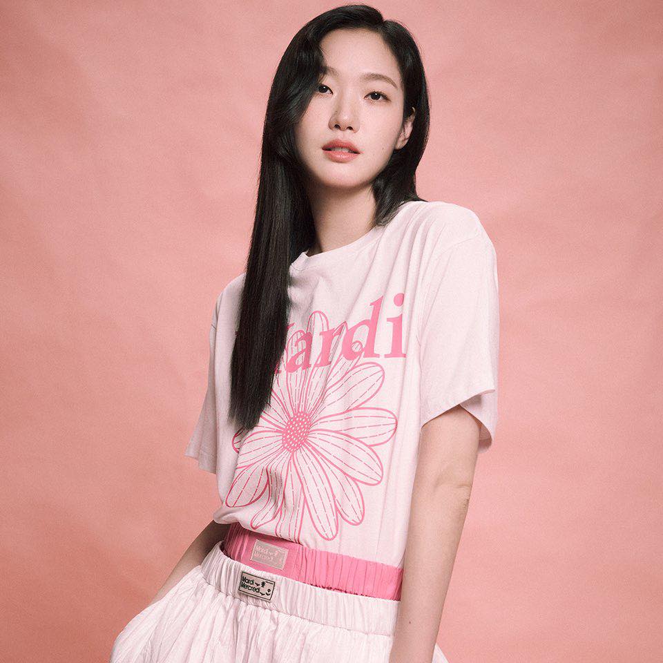 jeffbstore's tweet photo. 〰️Preorder〰️
🩷MARDI TSHIRT FLOWERMARDI🩷

💬 สี White Pink  ( อก 42” ยาว 26.5” ) 

✖️Price : 690฿✖️‼️ด่วนๆค่า‼️

📌จ่ายตอนของมา แต่ห้ามเทน้า
📍รับจำนวนจำกัด 
(รอของ6-8week) #jeffbpre 

⬇️สั่งจองได้ที่ฟอร์มใน reply ใต้โพสนะคะ⬇️ https://t.co/eZm3ygj7St