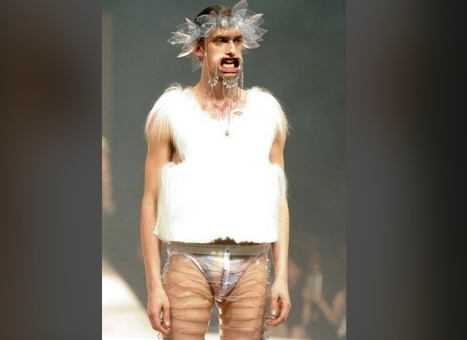 SantiLiebanaR's tweet photo. - Qué has hecho hoy?
- He ido al dentista, al curso de esquilar ovejas y al club sadomasoquista.
- Y te ha dado tiempo a todo?
- Más o menos. https://t.co/ImaIPGiSE1