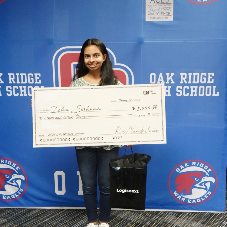 ORWarEagles's tweet photo. Oak Ridge students just doing some incredible things! Ishah Sahnan was presented with the CAT Lift Trucks scholarship! They choose an outstanding student in the Houston area and the Ridges own was presented with the honor today at school!! Congrats Ishah!!!
#ORHS #ORHSACES! https://t.co/imCd59fxSK