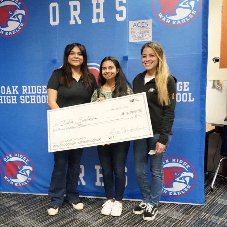 ORWarEagles's tweet photo. Oak Ridge students just doing some incredible things! Ishah Sahnan was presented with the CAT Lift Trucks scholarship! They choose an outstanding student in the Houston area and the Ridges own was presented with the honor today at school!! Congrats Ishah!!!
#ORHS #ORHSACES! https://t.co/imCd59fxSK