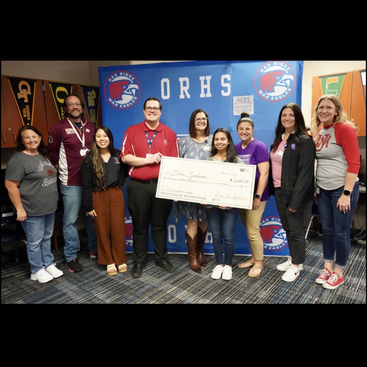 ORWarEagles's tweet photo. Oak Ridge students just doing some incredible things! Ishah Sahnan was presented with the CAT Lift Trucks scholarship! They choose an outstanding student in the Houston area and the Ridges own was presented with the honor today at school!! Congrats Ishah!!!
#ORHS #ORHSACES! https://t.co/imCd59fxSK