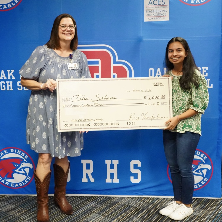 ORWarEagles's tweet photo. Oak Ridge students just doing some incredible things! Ishah Sahnan was presented with the CAT Lift Trucks scholarship! They choose an outstanding student in the Houston area and the Ridges own was presented with the honor today at school!! Congrats Ishah!!!
#ORHS #ORHSACES! https://t.co/imCd59fxSK