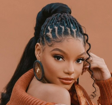 shinemycrown's tweet photo. Glow Goals: Halle Bailey’s 2026 Beauty Era Is All About Luminous Skin And Curly Loc Confidence https://t.co/GG0lgk6Psc #HalleBailey #BeautyGoals #LuminousSkin #CurlyLocs #SoftGlam https://t.co/ExuuPlPGhx