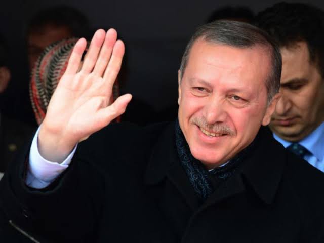 MSErdinc's tweet photo. Bir ömür, bir dava, bir yürüyüş…

Bir milletin duasıyla büyüyen bir yolculuk…

Zamanın imtihanından geçen,
Fırtınalara rağmen istikametinden şaşmayan bir irade…

Sayın Cumhurbaşkanımız Recep Tayyip Erdoğan’ın doğum günü kutlu olsun.
Sağlık, azim ve muvaffakiyet dolu nice yıllara