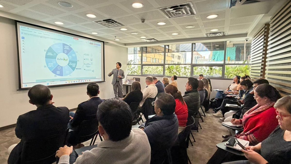 La participación del Invima en este encuentro estuvo a cargo del director de Operaciones Sanitaria, Johnny Corredor y del asesor de la Dirección General, Juan Fernando Roa, con el acompañamiento del Grupo de Inspección, Vigilancia y Control (IVC).