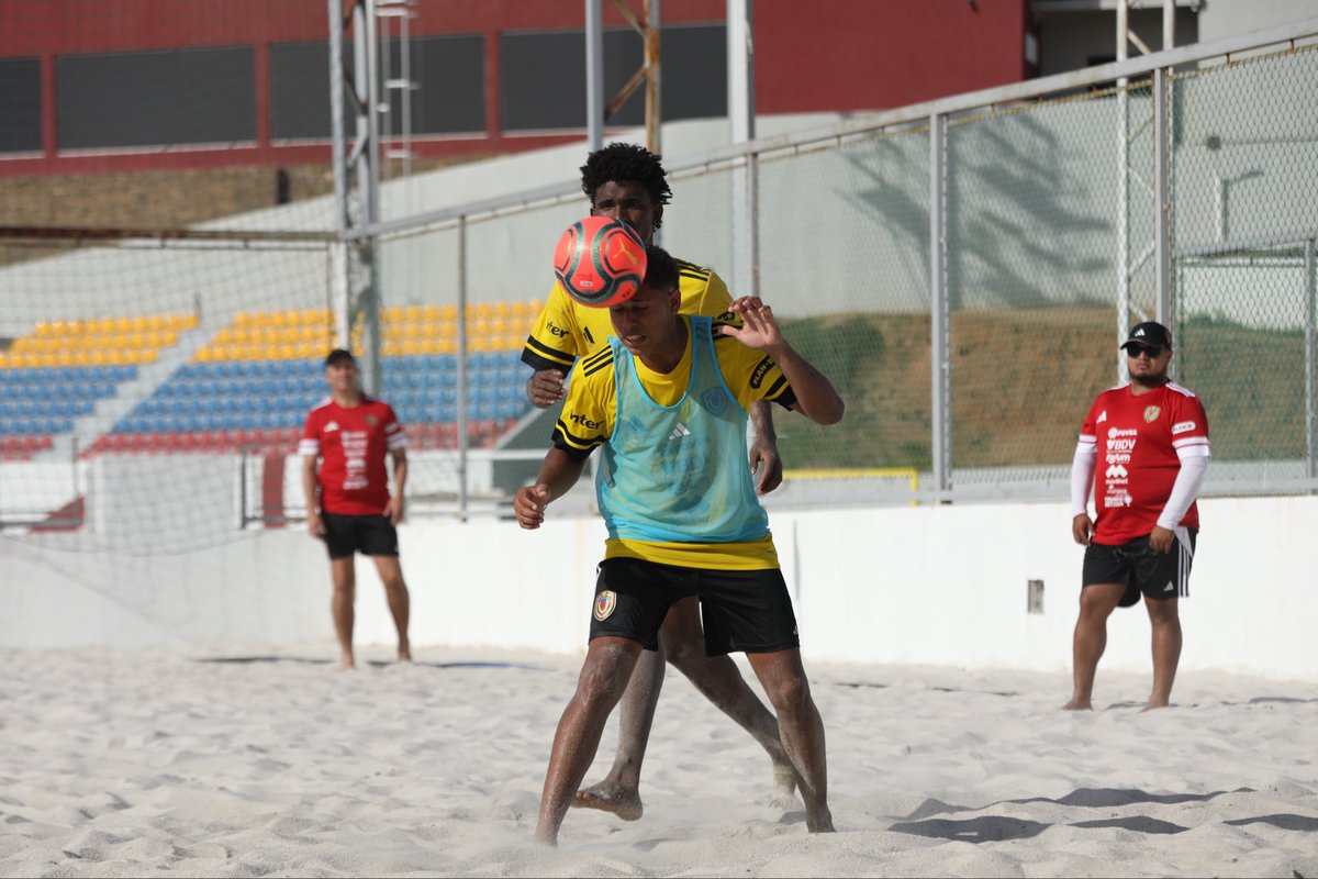 BeachSoccerVen's tweet photo. 📸 La Vinotinto Sub 20 continúa su preparación en el CNAR🇻🇪⚽️🏝️

📸 FVF

#BeachSoccerVenezuela https://t.co/8ykm2IjwrZ
