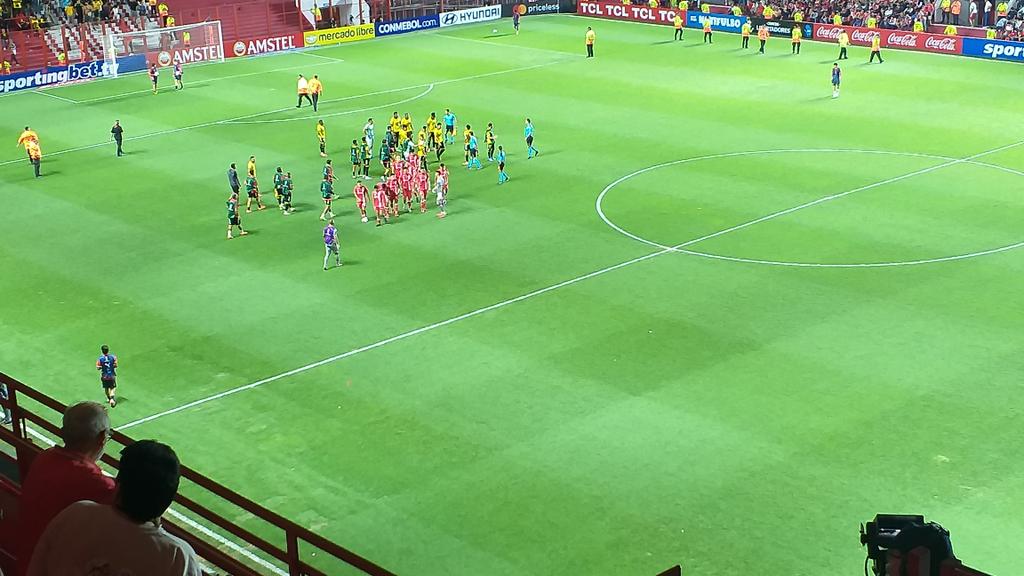 ⚽️ ¡FINAL DEL 1° TIEMPO! 🐞
🇦🇷 | #AAAJ 0-0 #BarcelonaSC #PreLibertadores #Vuelta #Fase2 #VamosBicho 🐞💪🏻

Vía <a href="/diegogabrielfb/">Diego Gabriel Fernandez</a>