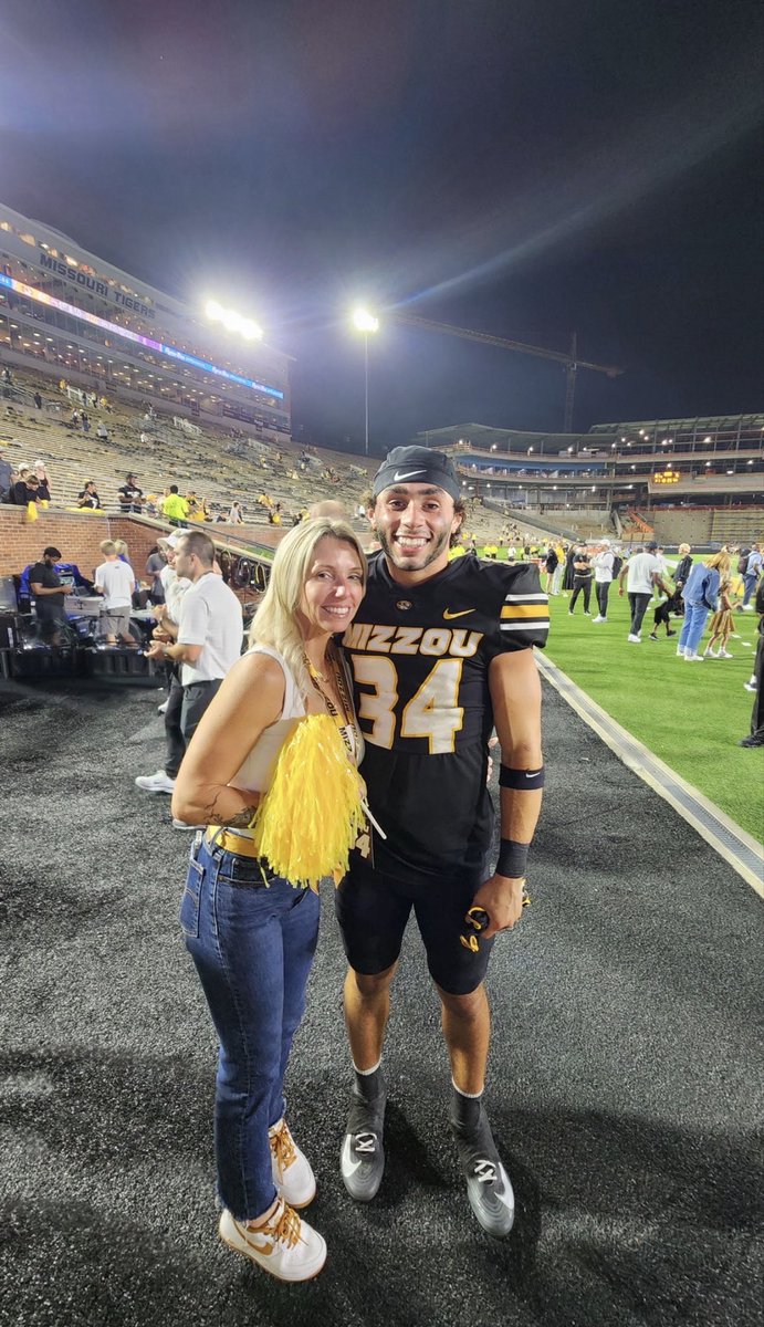 saucey183's tweet image. This Tiger Momma is beyond ready for some Mizzou football ! #MizzouMom #SafetyFirst #AlmostTime 🖤💛34 @jacksonhancock_