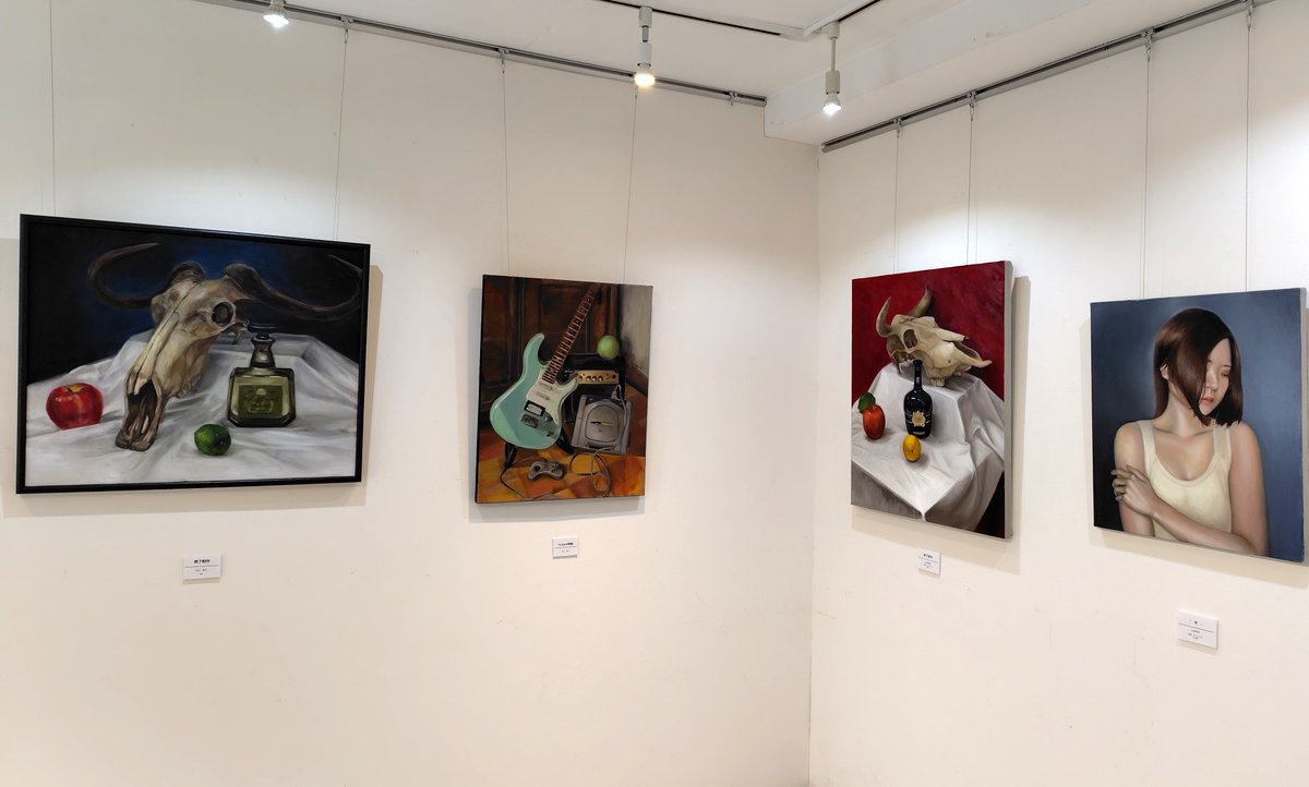 東京都美術館での卒業制作展は終了しましたが、先週から今週にかけては本校のギャラリー館にて、夜間部の卒業制作が展示されていました。こちらの写真は夜間部絵画科の展示の様子です。本格的なデッサンや油画を夜間で学べる希少な学科です！

#東洋美術学校 #卒業制作展 #トビソツ