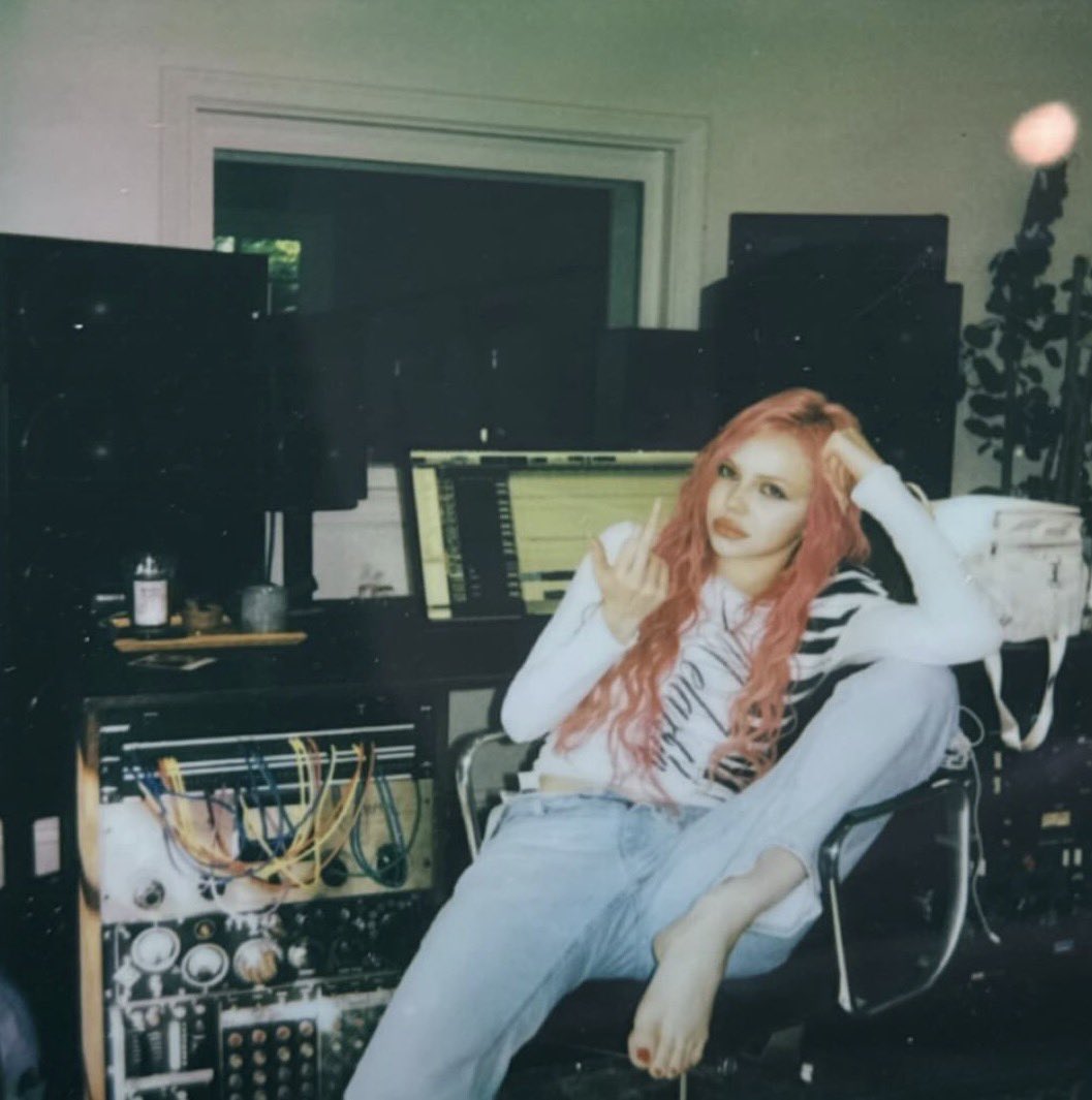 adelas feed tweet media