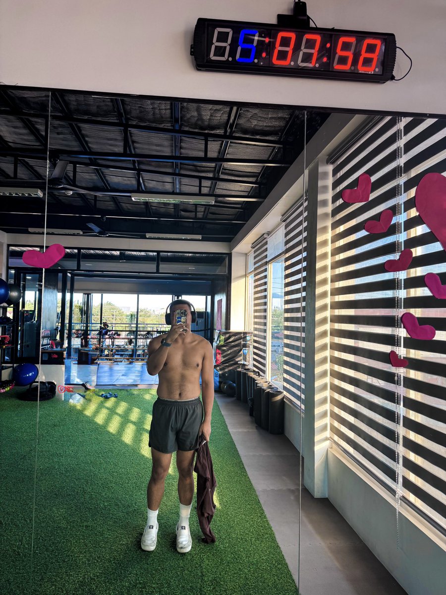 aceknowsleep's tweet photo. No face,  #gym #fitness https://t.co/Nt4R2o4KQx