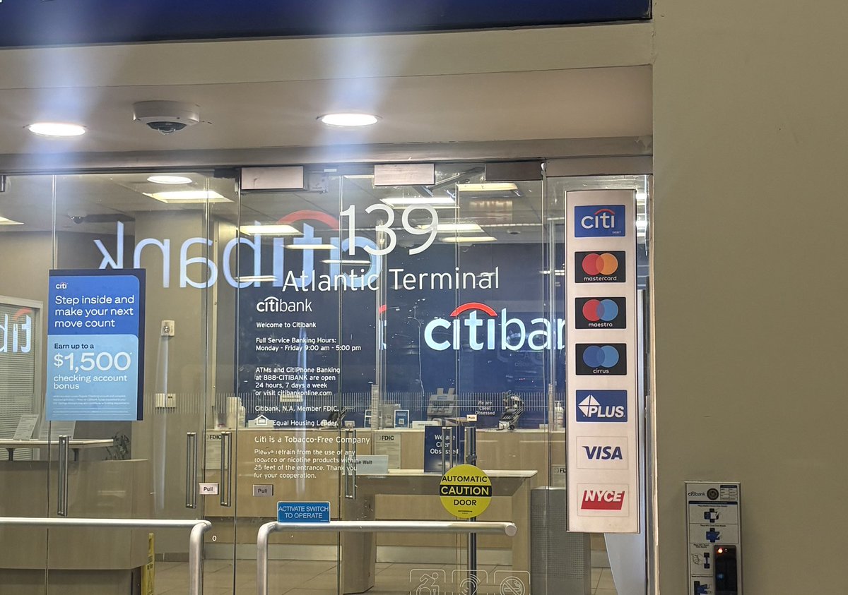 Milz403's tweet photo. @Citibank this is getting ridiculous at this location branch that you couid never go inside to the ATM to get money because of this. Citibank do better you do not care about the safety of your customers @Citibank https://t.co/AawXZjJNG2