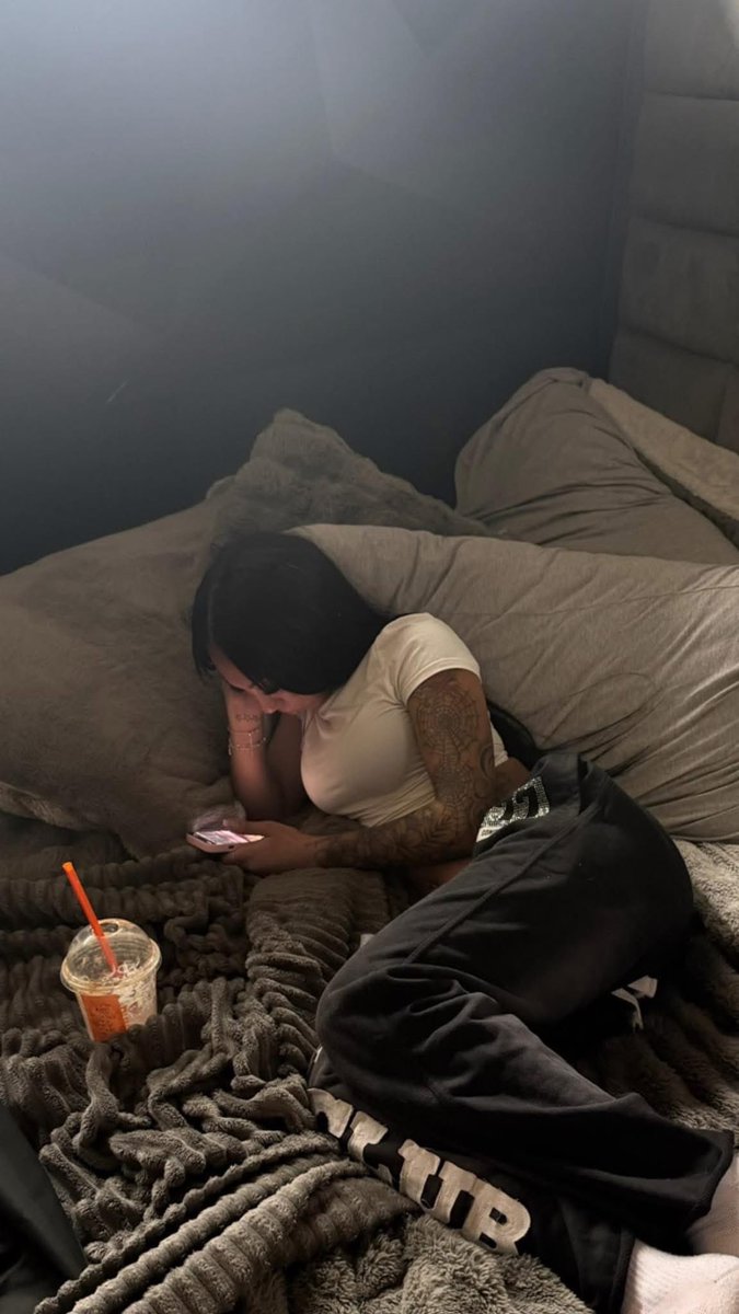 9/10 i’m at home just like this 🖤