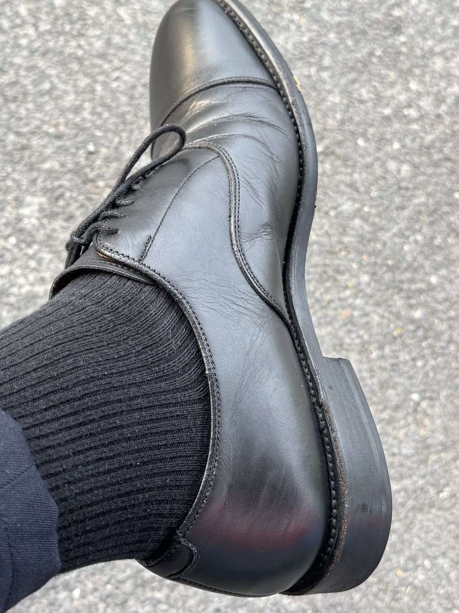 samsocks889's tweet photo. 久违的正装，黑袜和皮鞋，有喜欢的吗？ https://t.co/r7BNGMNXeY