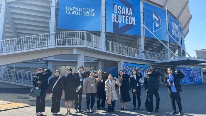 Kansaigaidai_U's tweet image. 企業や団体と協働で取り組む #PBL（課題解決型授業）で、#バレーボール の #大阪ブルテオン のファン獲得をテーマに活動した履修生が総括のプレゼンテーションを行いました。企業側からは「中身の濃いすばらしい活動」と高い評価をいただきました
kansaigaidai.ac.jp/news/topics/id…
#関西外国語大学 #関西外大