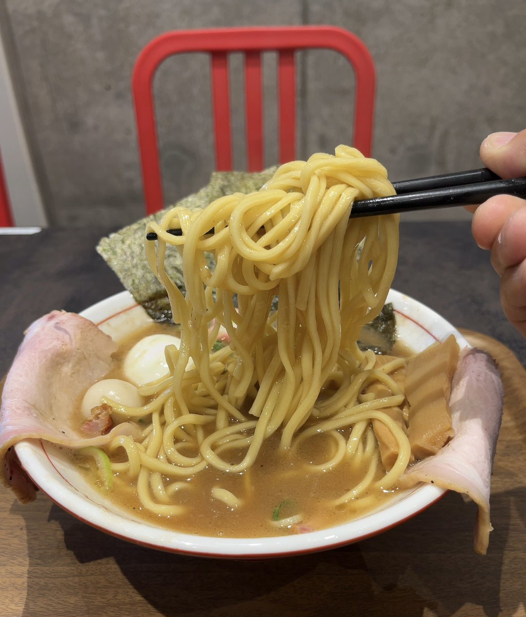 jiroyfm's tweet photo. GANPAI@日ノ出町
SP豚骨中華そば💪
初めて来た時以来のSP✨
美味しすぎて幸せ😋
替玉もお願いして腹パン🤪🤪
こちらのSP、つけ麺、チャーハンが大好きな俺です😊
コザワ店長、お心遣いありがとうございます🙇🏼‍♂️
GANPAIさん最＆高😍😍😍
＃GANPAI
＃日ノ出町 https://t.co/4DqKxXV2FC