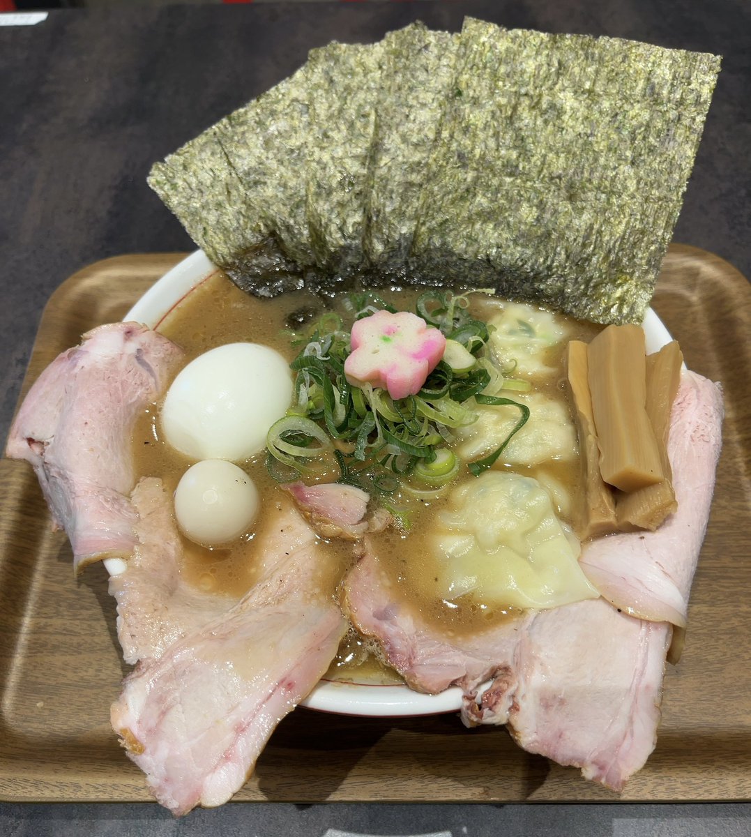 jiroyfm's tweet photo. GANPAI@日ノ出町
SP豚骨中華そば💪
初めて来た時以来のSP✨
美味しすぎて幸せ😋
替玉もお願いして腹パン🤪🤪
こちらのSP、つけ麺、チャーハンが大好きな俺です😊
コザワ店長、お心遣いありがとうございます🙇🏼‍♂️
GANPAIさん最＆高😍😍😍
＃GANPAI
＃日ノ出町 https://t.co/4DqKxXV2FC