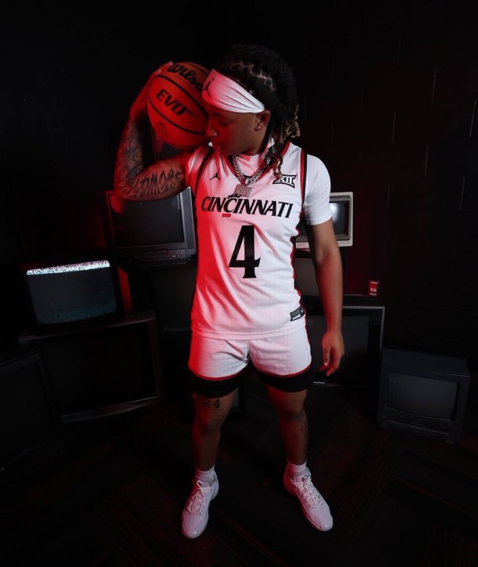 E J 🏀 tweet media