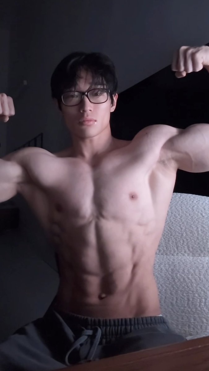 StanBaseX's tweet photo. Is he your type https://t.co/NnOAyMFwB7