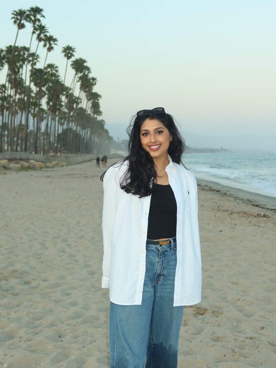 maheenchdry_'s tweet photo. Soft waves, calm skies and a heart at peace.🌊🤍
#SmilesForDays #BeautifulSouls #OceanView https://t.co/2XGILPtnVQ