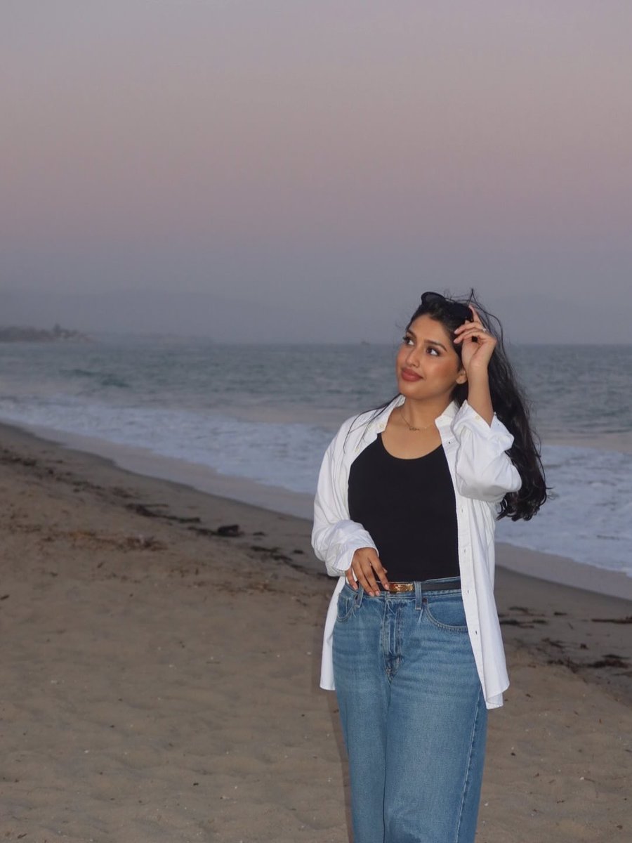 maheenchdry_'s tweet photo. Soft waves, calm skies and a heart at peace.🌊🤍
#SmilesForDays #BeautifulSouls #OceanView https://t.co/2XGILPtnVQ