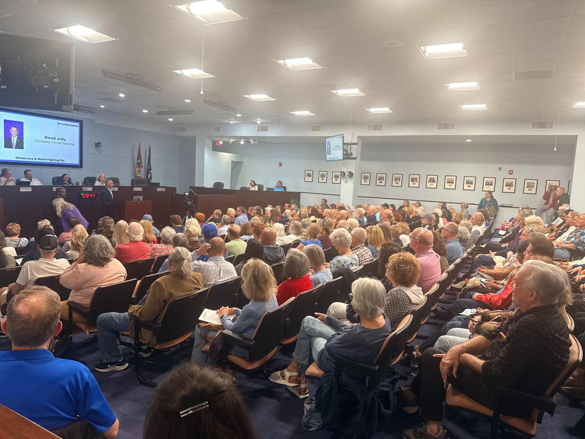davidjollyfl's tweet photo. A full house tonight in Brevard County. Change is coming, be a part of it. https://t.co/cgGC1JG6pl