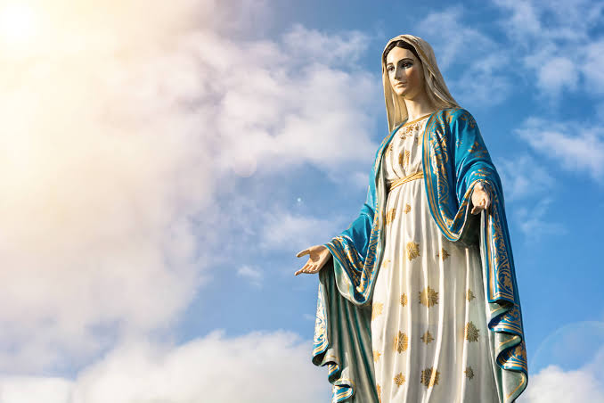 henriolliveira_'s tweet photo. AVE MARIA, CHEIA DE GRAÇA,
o Senhor é convosco,
bendita sois vós entre as mulheres
e bendito é o fruto do vosso ventre, Jesus.
Santa Maria, Mãe de Deus,
rogai por nós pecadores,
agora e na hora da nossa morte.

AMÉM! https://t.co/gyluX3Knti