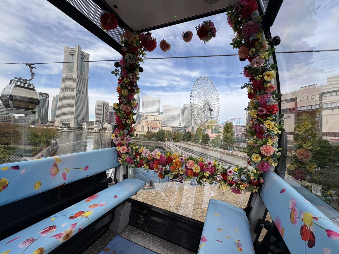 hamako_yokohama's tweet photo. 🌸3月は横浜が花で染まる🌸
「GREEN×EXPO 2027」開催まであと1年！
#花の港月間 は #横浜 に #花 があふれる1か月🌼

𖤣𖥧𖥣 見どころピックアップ 𖡡𖥧𖤣
🚡空を舞う「フラワーエアキャビン」再登場(3/19〜29)
🍩UNI DONUTSと再コラボ！限定 春色ブーケドーナツ（3/19〜22）
⛴️水上バス「シーバス」乗り場が花でお出迎え(3/20〜)
🌷花の観光案内所「YOKOHAMA FLOWER BASE」(3/28・29)
📸花の写真投稿でオリジナル栽培キット缶がもらえるチャンス！

春の横浜で、花と幸せに包まれる特別な体験を💐
詳しくは👉 https://t.co/cMm3Frz1q8