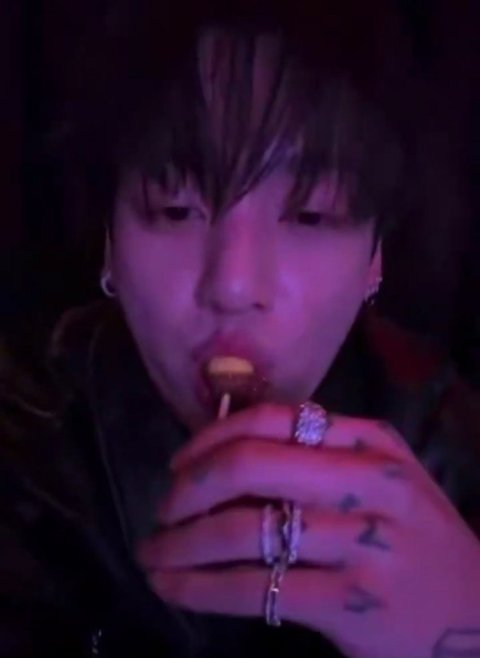 pannchoa's tweet photo. More reactions to Jungkook's livestream at dawn
https://t.co/3iVW7J9hrH https://t.co/Kzhyqr9GYD