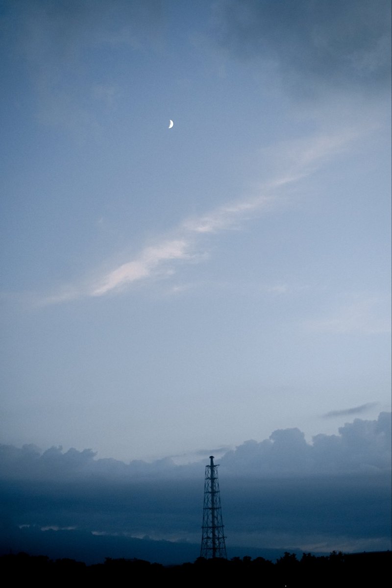 camera93su's tweet photo. 海。月。それは私が好きな形でした。
ただいま https://t.co/h2m0fmUFgE