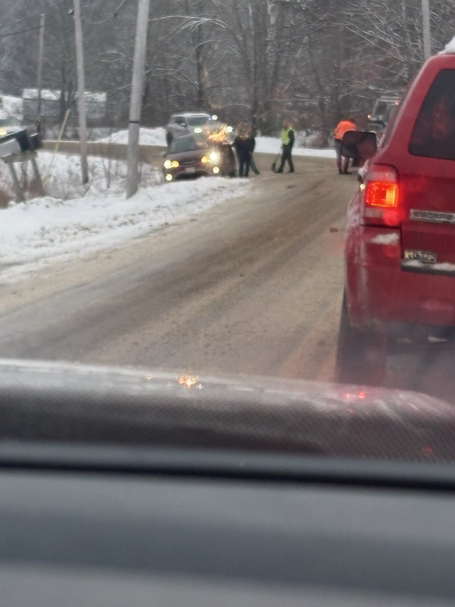 #Maine #Weather #news

The big bad Monday blizzard chickened out like a vegan at a butcher shop, but today? Mother Nature turned every sidewalk and road into an ice rink 

These weather "experts" out here just straight-up playing meteorological darts blindfolded