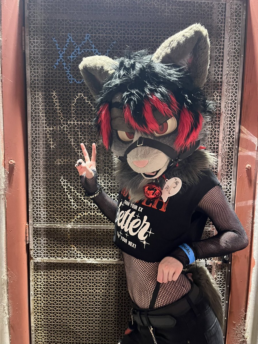 VAMPIMORPH_AD's tweet photo. rave fit goes crazy https://t.co/mpQKvx2Fef