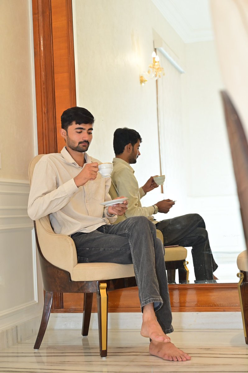 Good Morning 🌞❤️

"ख्वाहिशें भले ही बड़ी रखिए, पर सुकून तो चाय के छोटे से कुल्हड़ में ही मिलता है।"❤️