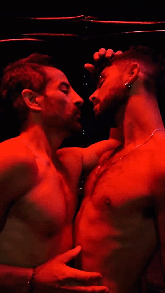 Atractivo seductor fascinantemente guapo fotos q simplemente retratan la magnética personalidad q tienes q es tan sencillo caer en tu encanto y amarte un chingo bondoni 💋❤️‍🔥
<a href="/JoaquinBondoni/">Joaquin Bondoni</a>