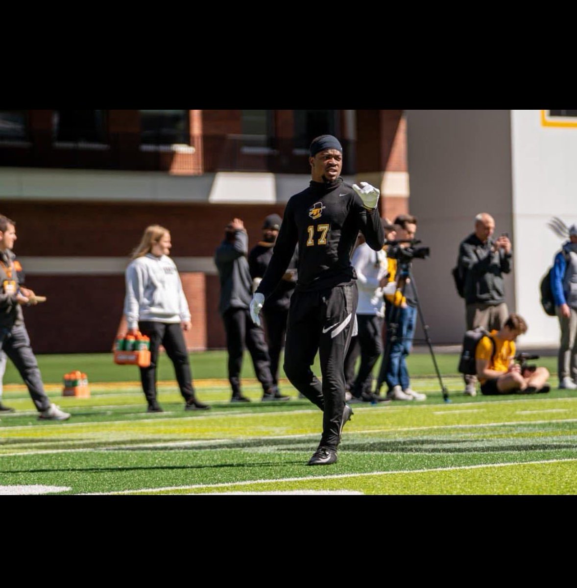 (Smooth) tweet media