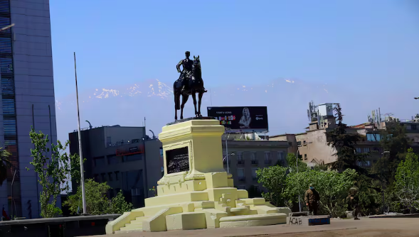 CON LA VUELTA DEL GENERAL BAQUEDANO AL PLINTO EN LA PLAZA BAQUEDANO, EL <a href="/Ejercito_Chile/">Ejército de Chile</a> DEBE COLOCAR GUARDIA O CUSTODIA COMO LO HACE LA <a href="/Armada_Chile/">Armada de Chile</a>  EN VALPARAISO CON LOS RESTOS DE LOS HEROES DEL 21 DE MAYO... <a href="/joseantoniokast/">José Antonio Kast Rist 🖐️🇨🇱</a>  <a href="/OPE_Chile/">OPE</a> 
LOS HEROES NO SE ULTRAJAN‼️