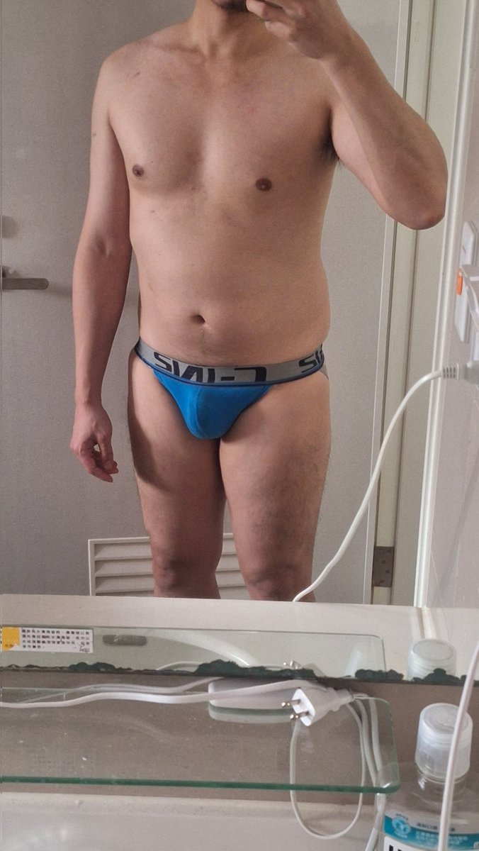 淫行襯衫三角 tweet media