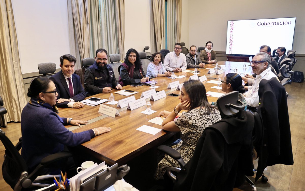 rosaicela_'s tweet photo. Nos reunimos con integrantes del Consejo Consultivo del @Mecanismo_MX en la @SEGOB_mx, para continuar el diálogo, el trabajo conjunto y el seguimiento a las acciones en favor de defensores de #DDHH y periodistas. 🇲🇽 @Claudiashein @arturomedinap @elfroyenciso https://t.co/Vgjj2j7nni