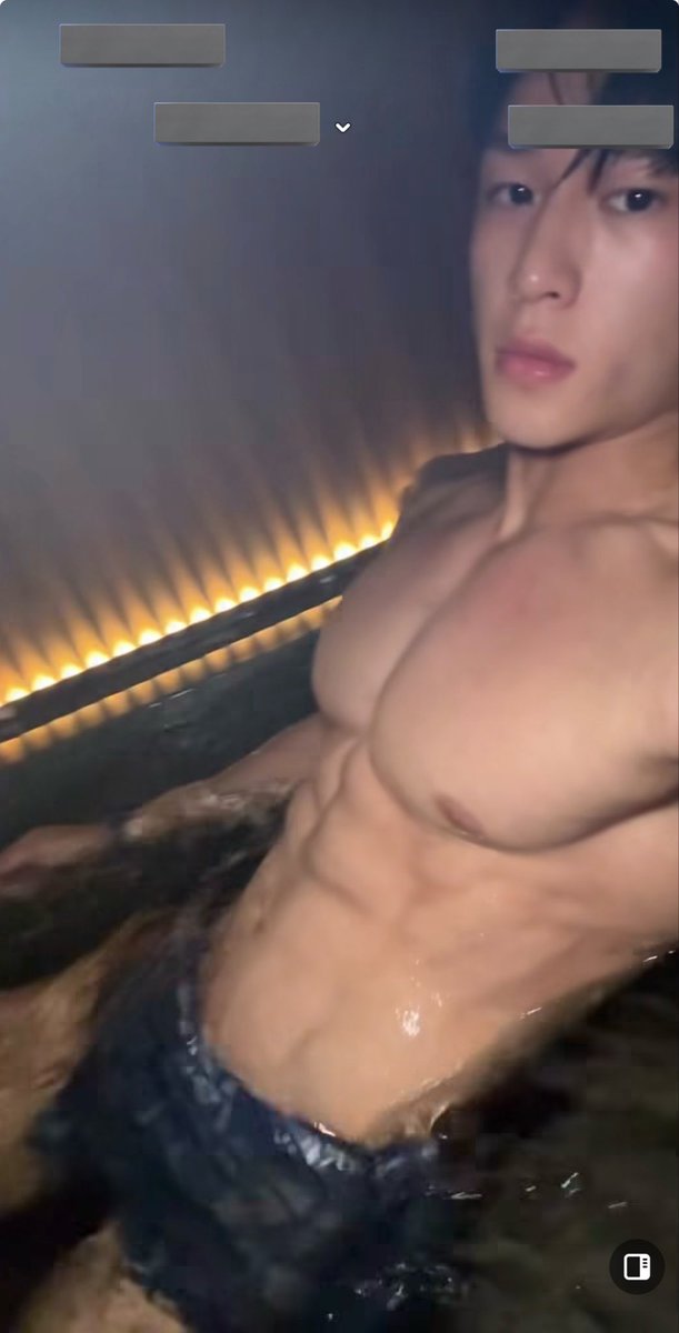 YOYOI616958's tweet image. Let the pecs bounce competition begins! #pecs #bounce #muscle #boy #asian #masculine