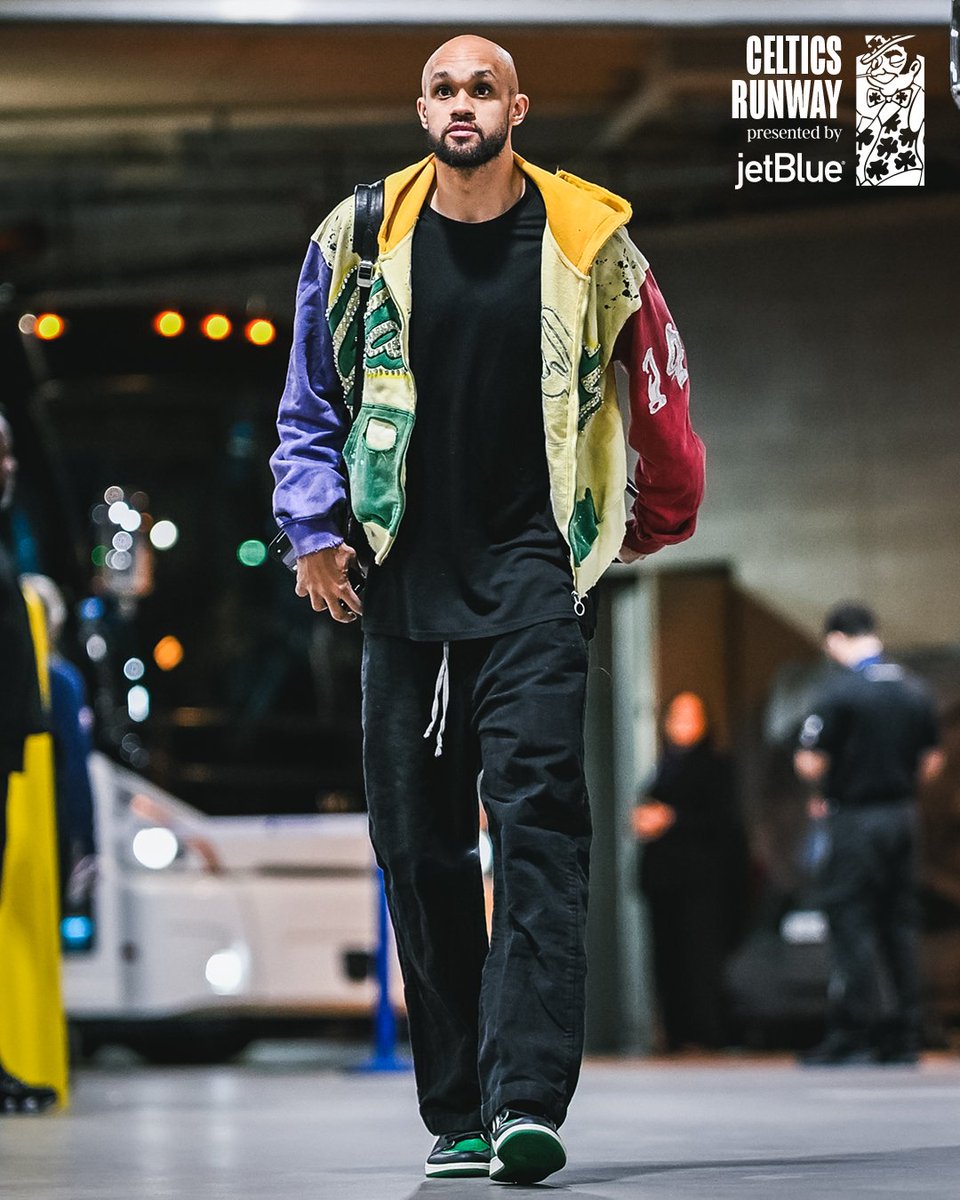 Hometown hoops for D-White 🏀
#JetBlueRunway