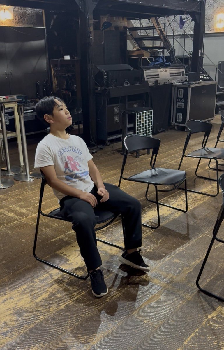 KMAofficial's tweet photo. 映画の会 本日です⭐️
最高の環境で映画鑑賞を！🎞️

館長の禅くんは自ら椅子を並べて、リハーサルもばっちり👌

飲食持ち込みOKですので、お好きなお菓子やドリンクを楽しみながらご鑑賞ください🍿

▼本日の上映作品予告
https://t.co/QCYgVKQbk6

#国立音楽院 https://t.co/0KOlNC1e1P