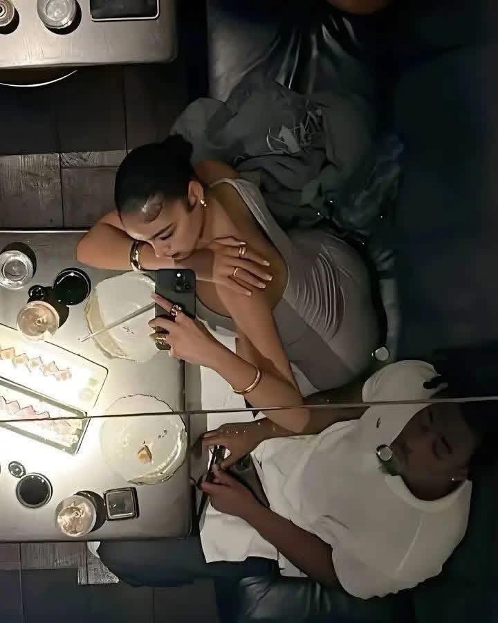 mc__rio's tweet photo. Quand l'Univers vous envoie la bonne personne, vous la reconnaîtrez. Elle n'apportera ni drame, ni confusion, ni stress ; au contraire, elle vous offrira paix, réconfort et amour. Elle verra votre âme, non vos défauts. Vous vous sentirez en sécurité et en confiance avec elle. https://t.co/4LtwDI5S0t