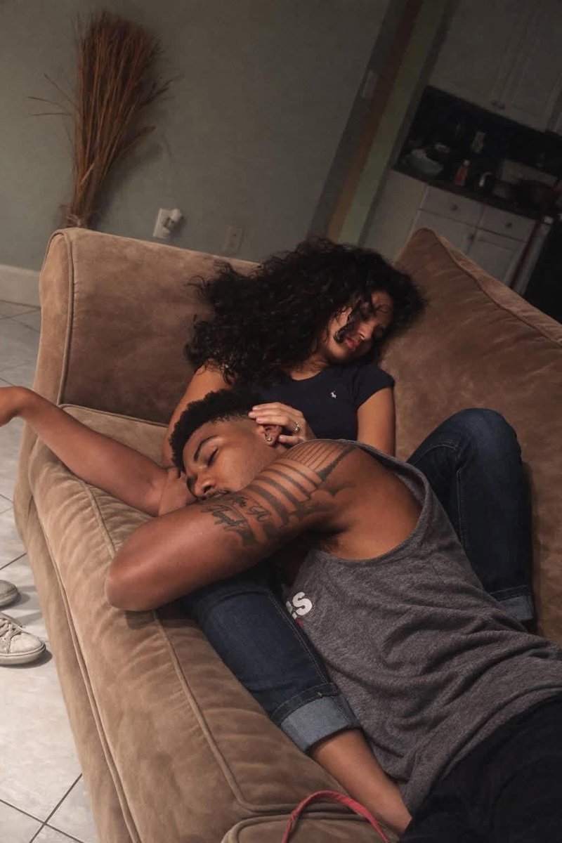 mc__rio's tweet photo. Quand l'Univers vous envoie la bonne personne, vous la reconnaîtrez. Elle n'apportera ni drame, ni confusion, ni stress ; au contraire, elle vous offrira paix, réconfort et amour. Elle verra votre âme, non vos défauts. Vous vous sentirez en sécurité et en confiance avec elle. https://t.co/4LtwDI5S0t