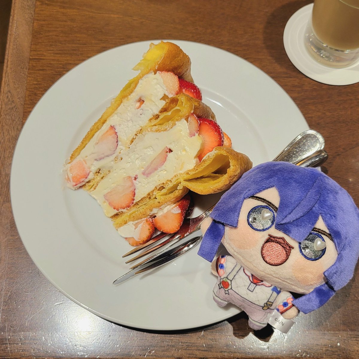 ハーブスのイチゴミルクレープとイチゴミルフィーユを食べてほしい～でっかいイチゴが大量に入ったでっかいケーキ!!!🍰超幸せだよ🫶
#景くんあんね #長尾景いちご食べたい