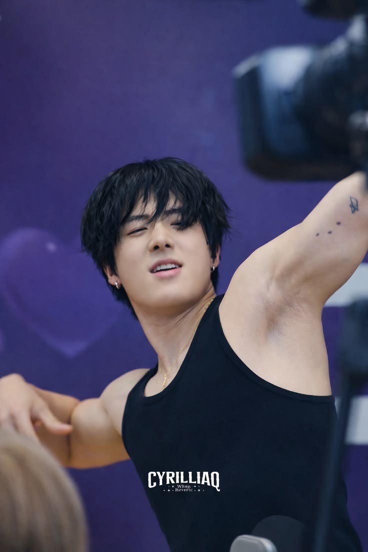 babylonjae's tweet photo. 251215 #ERIC #THEBOYZ #armpit https://t.co/fAN7As6pwg