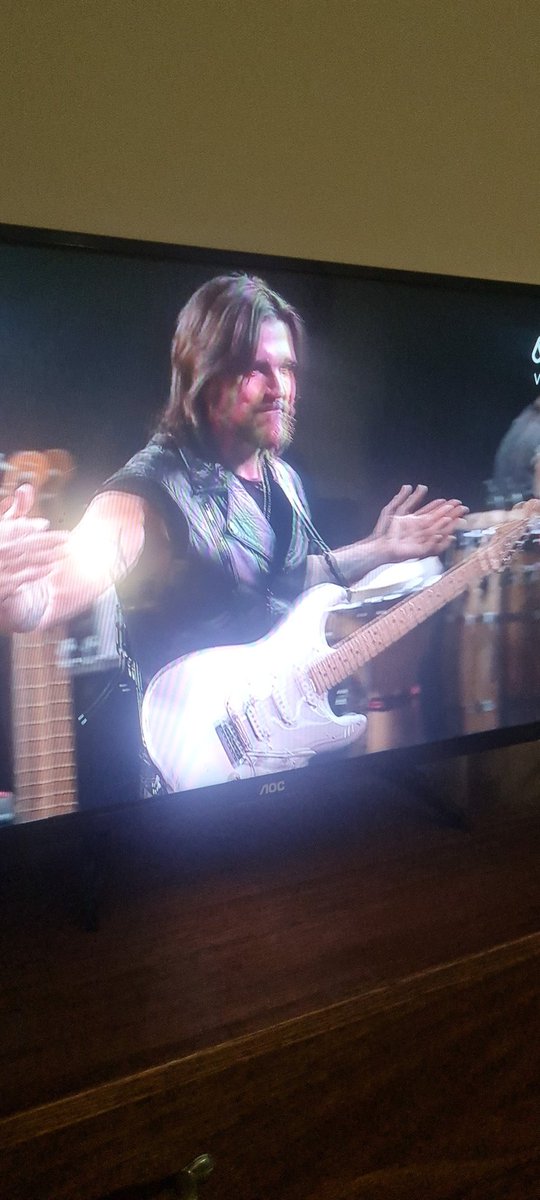 Sebagoga's tweet photo. La cagó Juanes  ¡¡¡
cantando la camisa 
saca de la manga al Macha 
Excelente  ¡¡¡   se pasó 
Weno https://t.co/KOEeO3YxY4