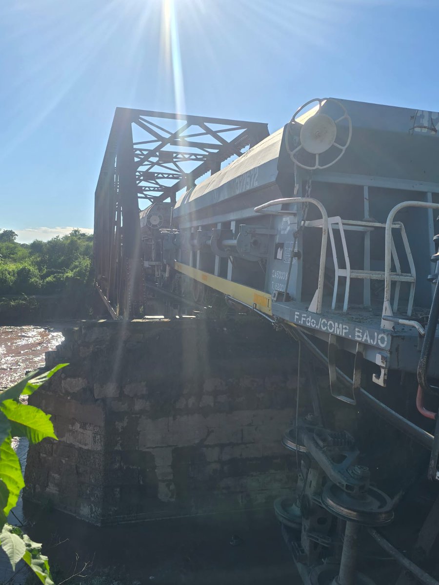 🚂🇦🇷 Otra LAMENTABLE mala noticia ferroviaria en Argentina

EL abandono, la falta de mantenimiento está provocando descarrilamientos gravisimos cada vez más seguido 

Un formación descarriló cerca de Estación Ceibalito, Salta

Ningun medio de comunicacion te lo cuenta. ASCO😒